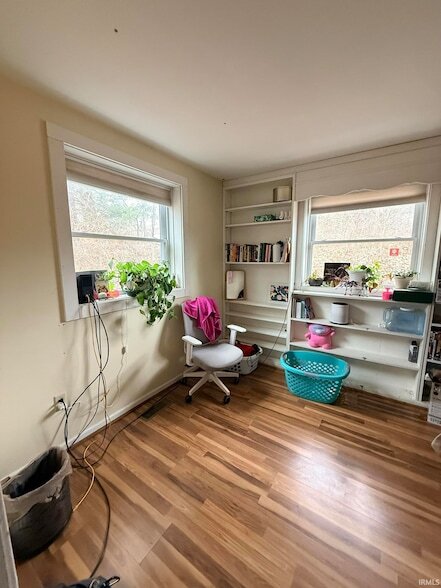 Building Photo - 1310 E Prairie Dr