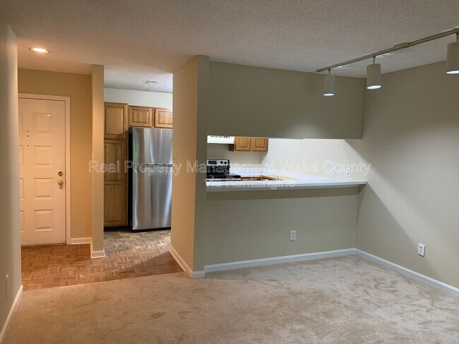 Building Photo - 700 Bishops Park Dr