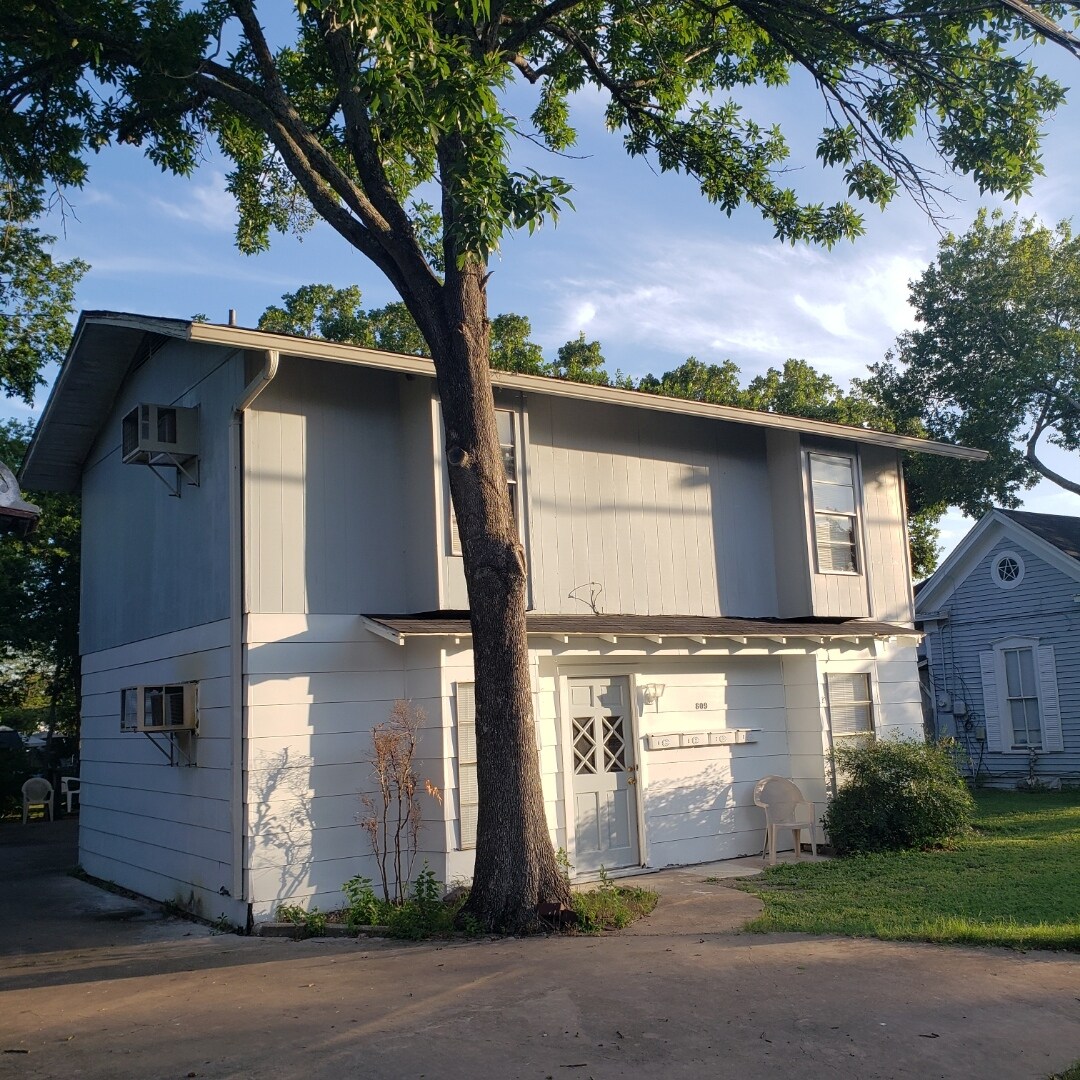 Building Photo - 809 W 4th St
