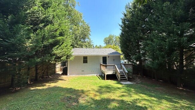 Building Photo - Cozy Remodeled Decatur 1 Bed-1 Bath DUPLEX...