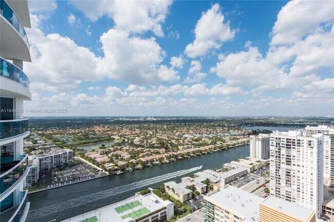 Building Photo - 2711 S Ocean Dr