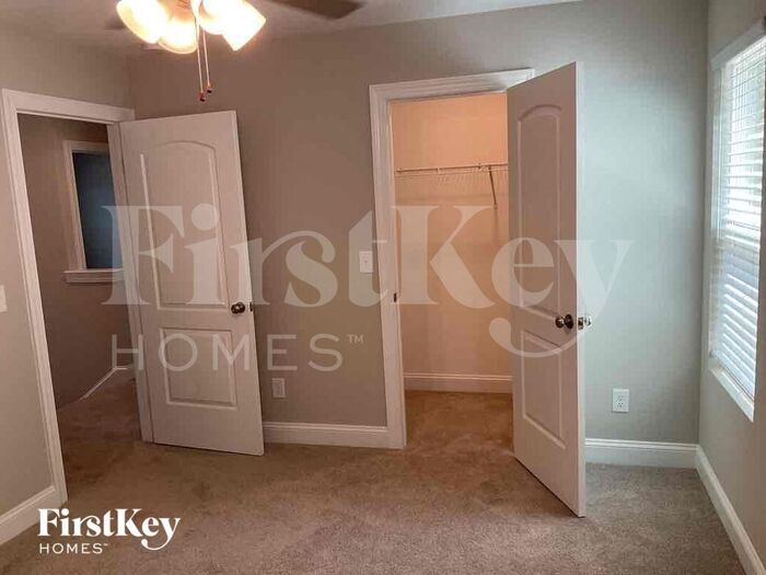 Building Photo - 2053 Samantha Dr