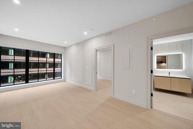 Building Photo - 2121 Ward Pl NW