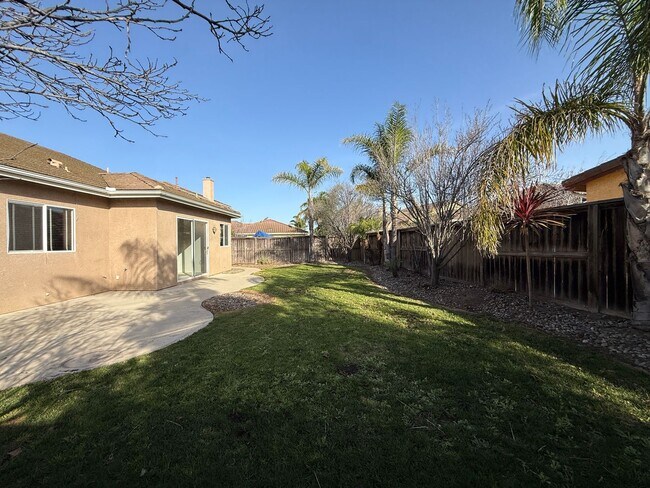 Building Photo - Centrally Located Single Story Home in Traditions