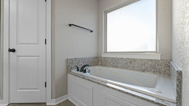 Building Photo - 3960 Deerhurst St