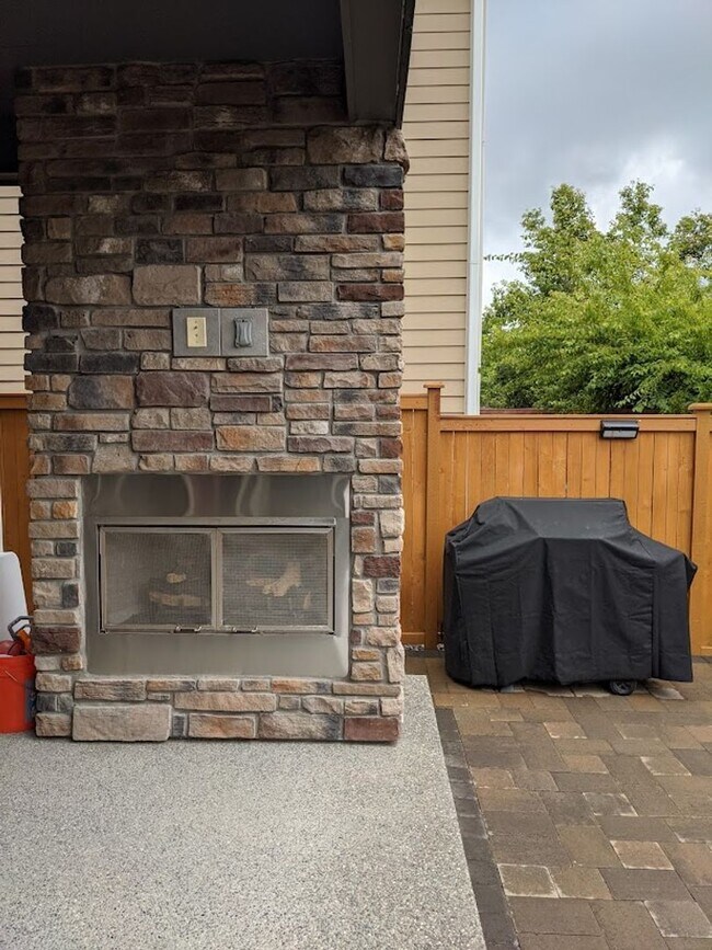 Building Photo - North Creek 4 Bedroom Home