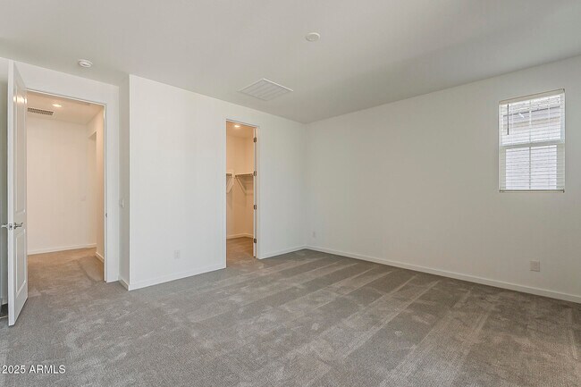 Building Photo - 2434 W Rowel Rd