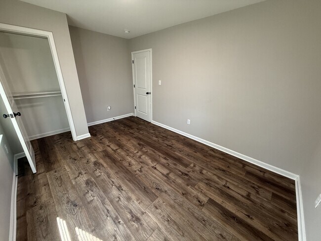 Building Photo - 6970 Raleigh Lagrange Dr