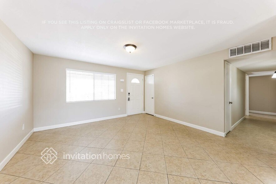 Building Photo - 3643 E Surrey Ave