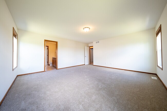 Building Photo - 1814 Spring Creek Dr