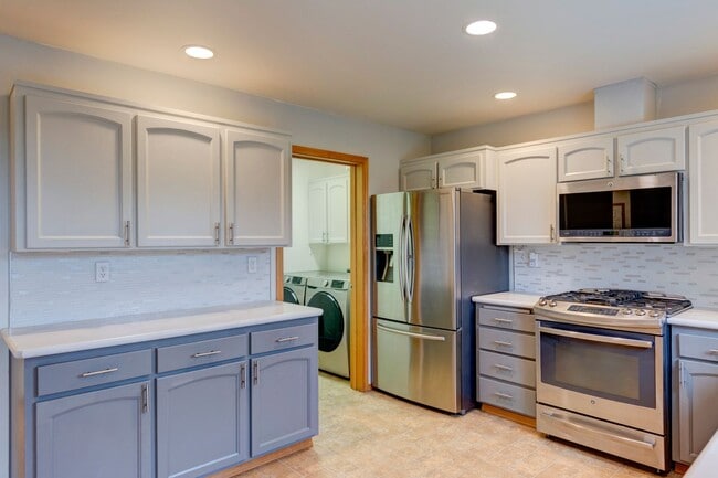 Building Photo - Stunning 4 Bedroom, 2.5 Bathroom Home With...