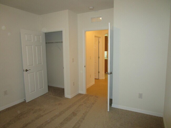 Building Photo - 913 SW 10th Pl