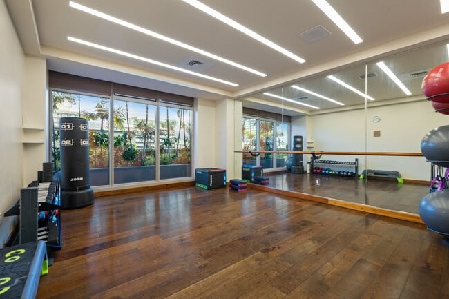 Building Photo - 1555 Kapiolani Blvd