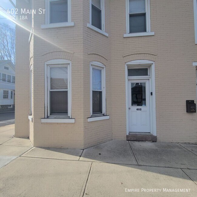 Building Photo - 3 Bedroom / 1 bathroom Home in Hellertown!!