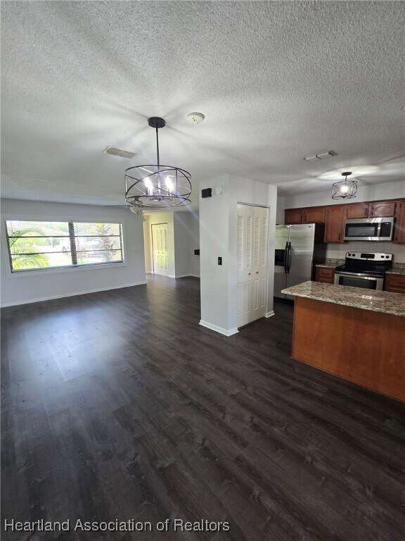Building Photo - 317 Loon Ave