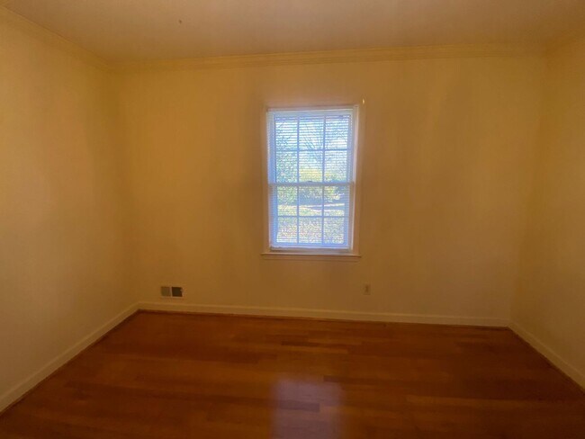 Building Photo - 1011 Veterans Rd