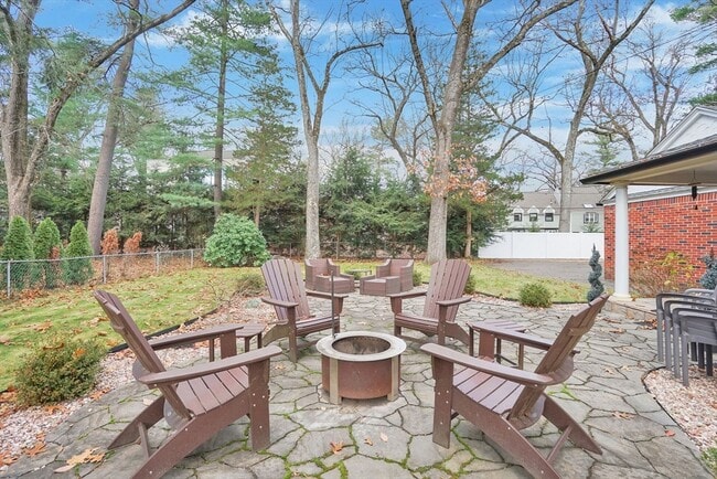 Building Photo - 350 Converse St