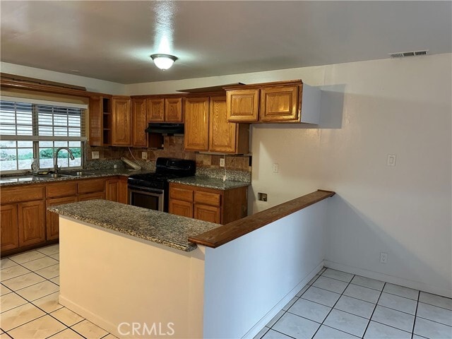 Building Photo - 234 Sagamore St N