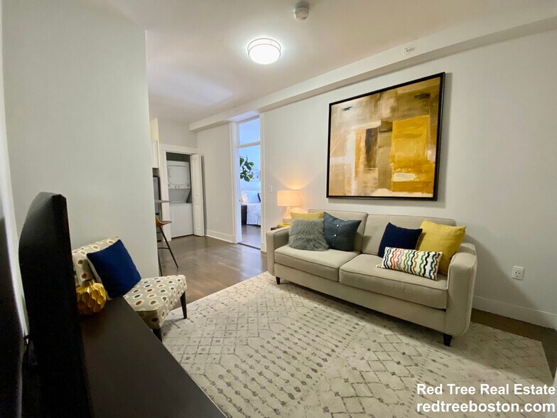 Building Photo - 77 Park Dr