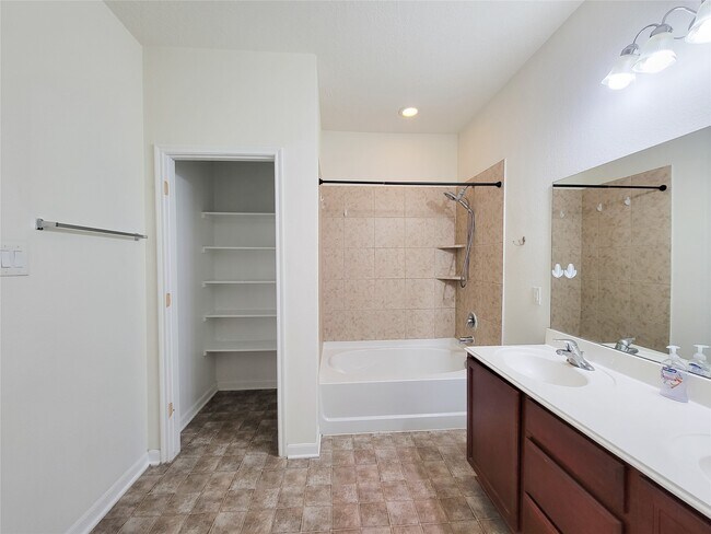 Building Photo - 3007 Meadow Prairie St