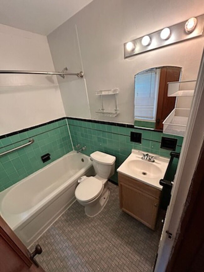 Building Photo - Two Bedroom Duplex