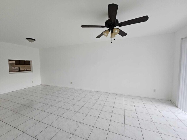 Building Photo - 8000 S Colony Cir