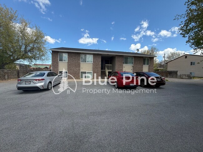 Building Photo - 322 Fredregill Rd