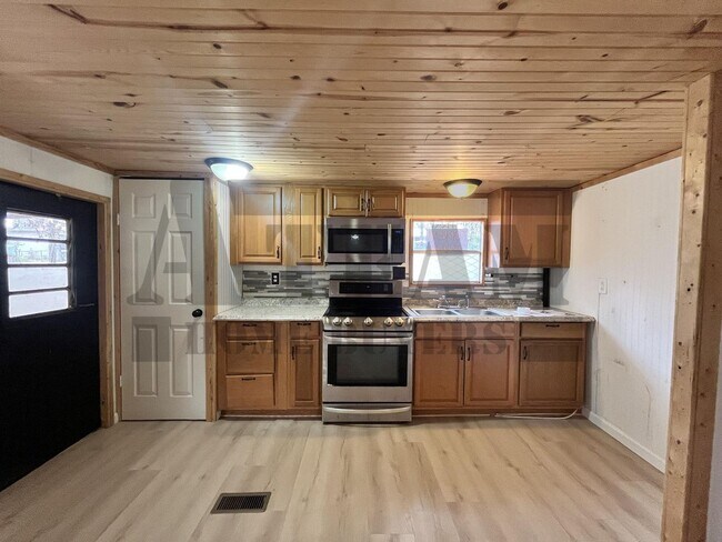 Building Photo - Charming 2-bedroom, 1-bathroom home!