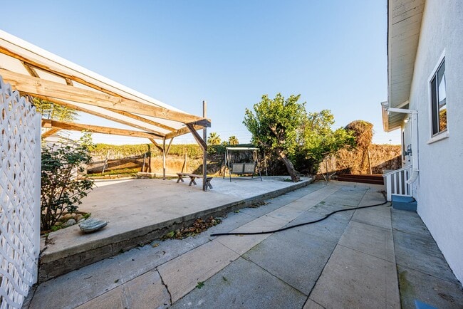 Building Photo - 3 Bedroom Home with Outdoor Space in Frogtown!