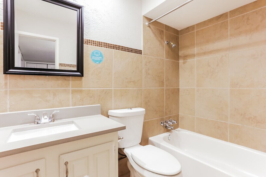 Building Photo - 6906 Forestview Dr