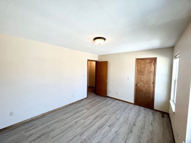 Building Photo - Updated 2 bedroom 1.5 bath home in a great...