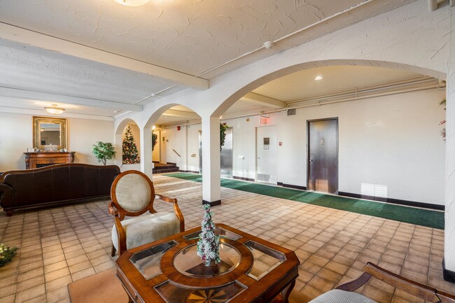 Building Photo - 1450 Palisade Ave