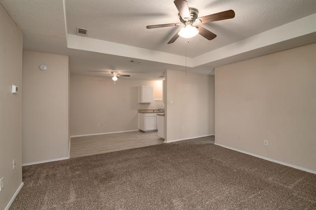 Building Photo - 6631 Parkview Ln