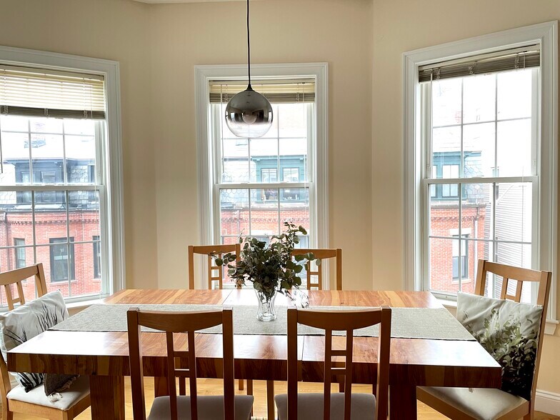 Dining - 202 Green St