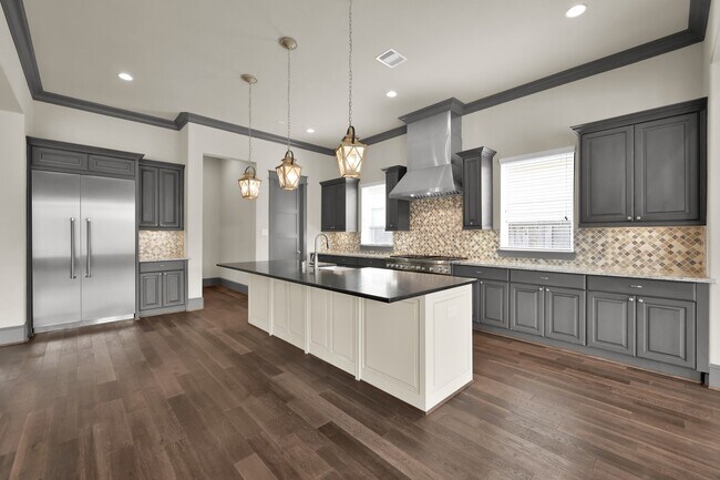 Building Photo - 2331 Bottlebrush Ln