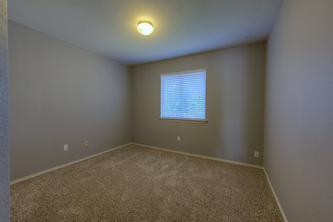 Building Photo - Wow - Remodeled 3 bedroom 2.5 with Loft on...