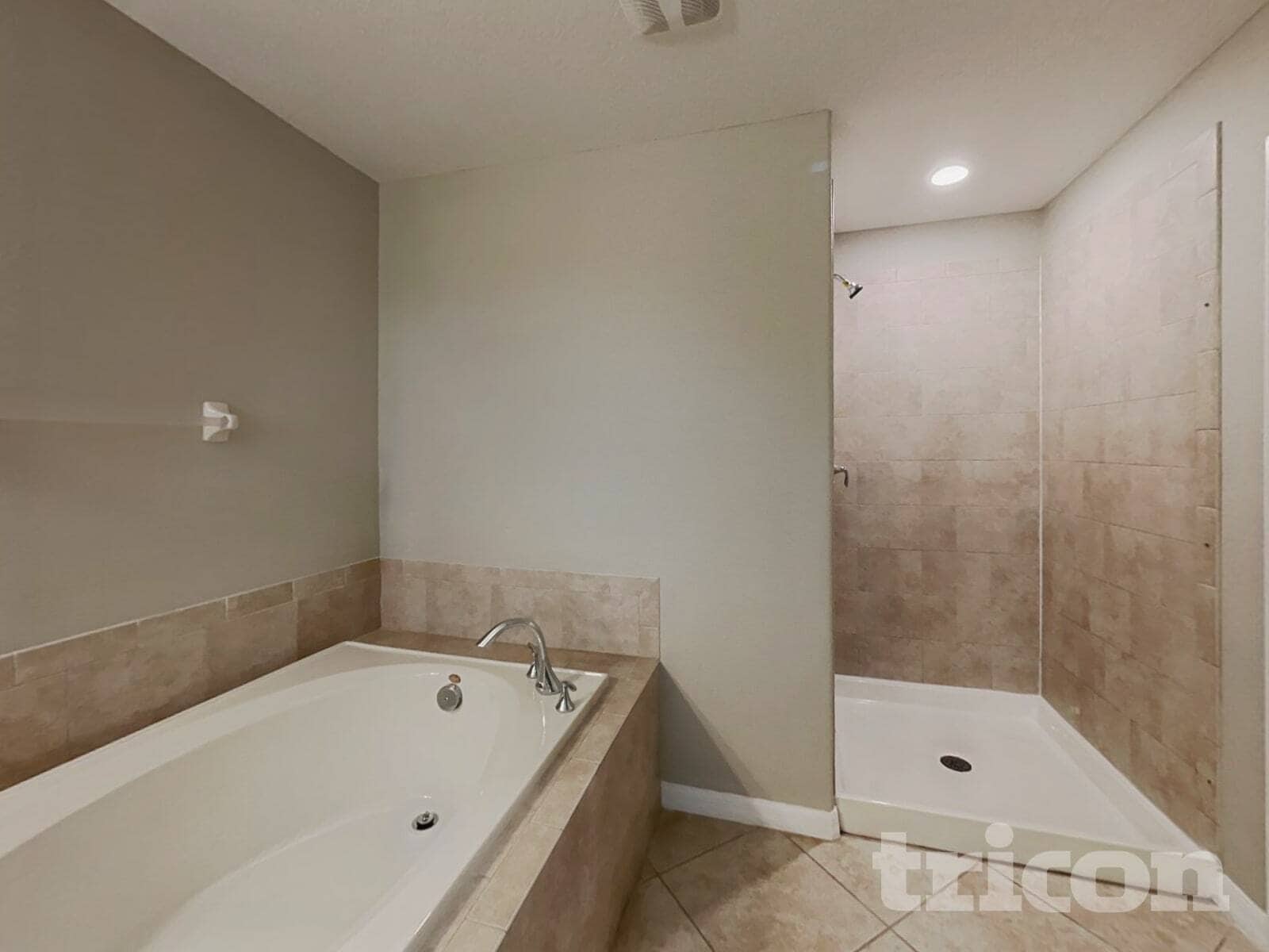 Building Photo - 13702 Lakemont Dr