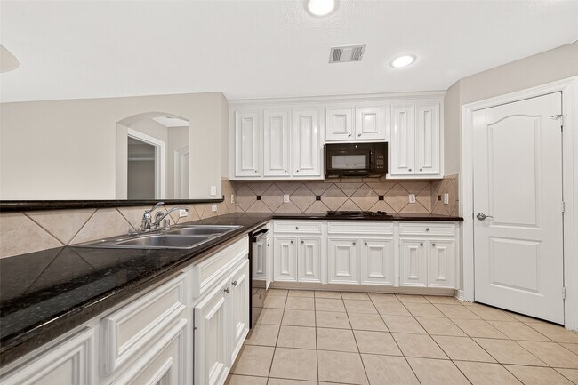 Building Photo - 127 Monterrey Rd W