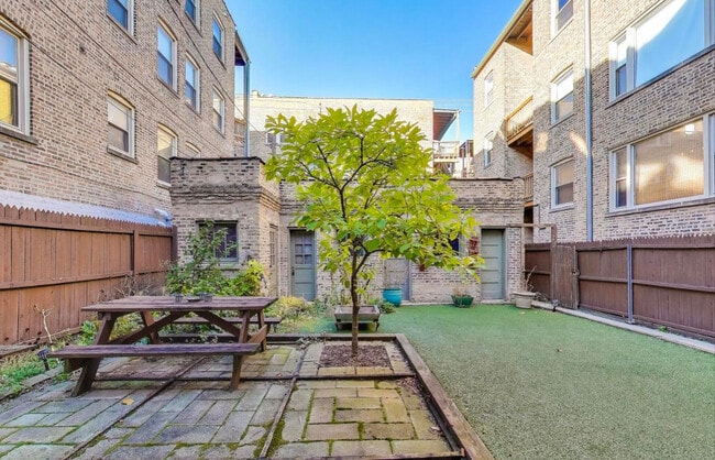 Building Photo - 1628 W Columbia Ave