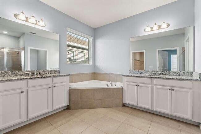 Building Photo - 3925 Green Sabal Dr