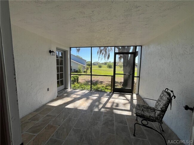 Building Photo - 790 E Gilchrist Ct