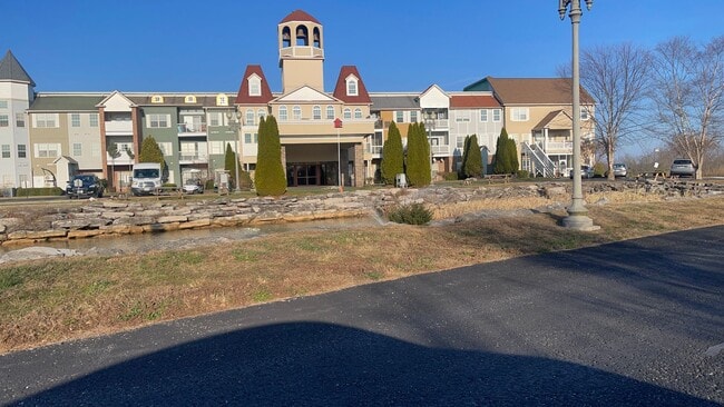 Building Photo - Furnished 3 bedroom 3 bath Apartment in Morningside Community, Blue Eye MO