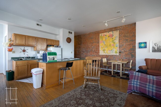 Building Photo - 79 Parsons Ave