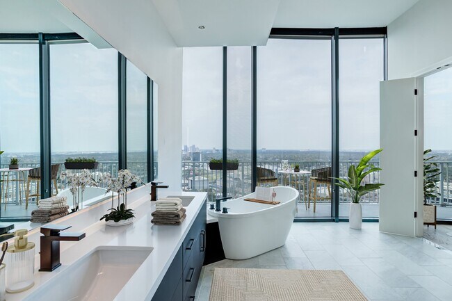 Building Photo - Sleek & Stylish 2/2 in the Heart of Downtown