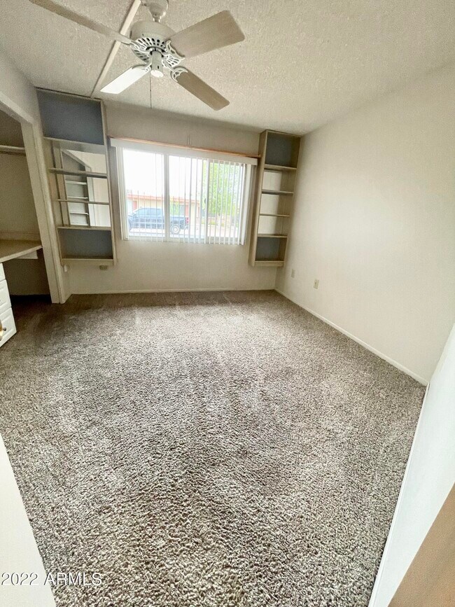 Building Photo - 10867 W Emerald Dr