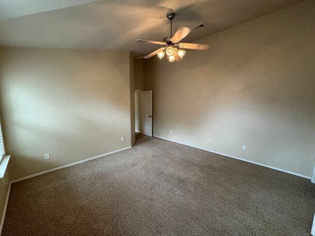 Building Photo - 6908 Golden Oak Ln