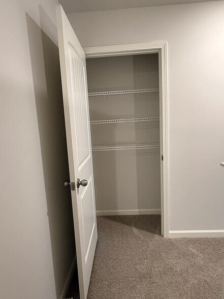 Building Photo - Room in Townhome on Greyton Dr