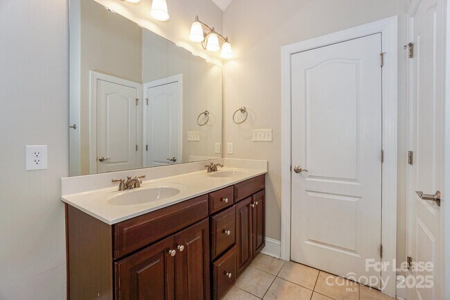 Building Photo - 181 Streamside Pl