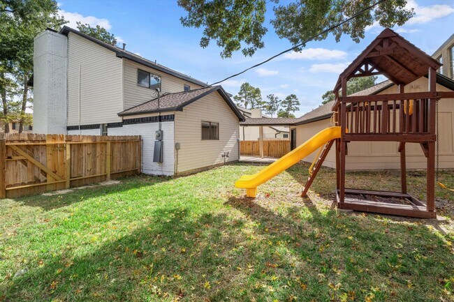 Building Photo - 16015 Southampton Dr