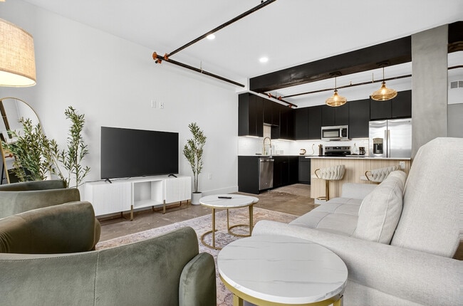 Building Photo - 400 S Main St